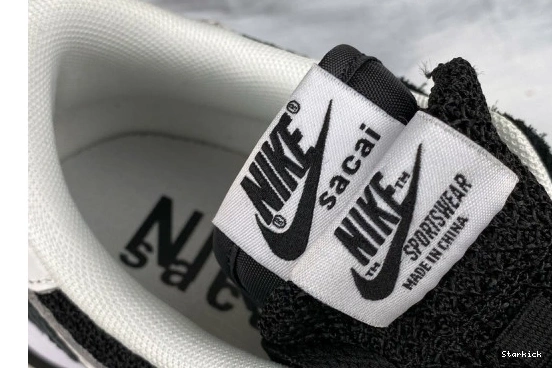 sacai Vaporwaffle White Black CV1363-001 Nike 0129